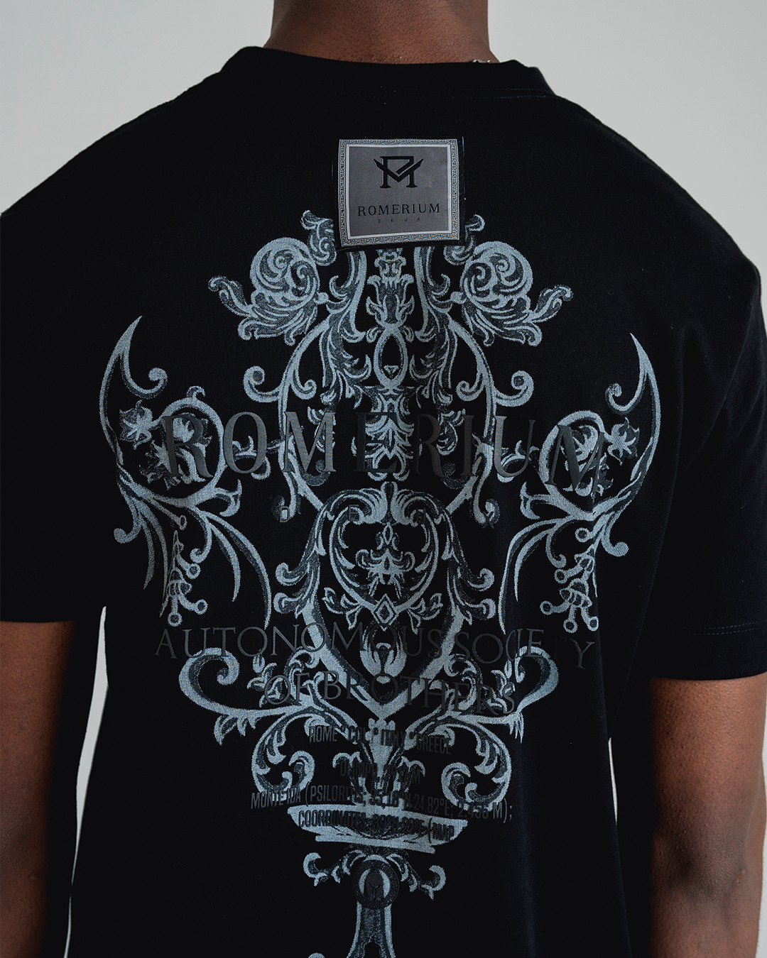 Camiseta Arabesco Negra